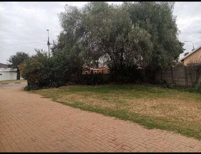4 BEDROOM HOUSE FOR SALE IN HELIKONPARK